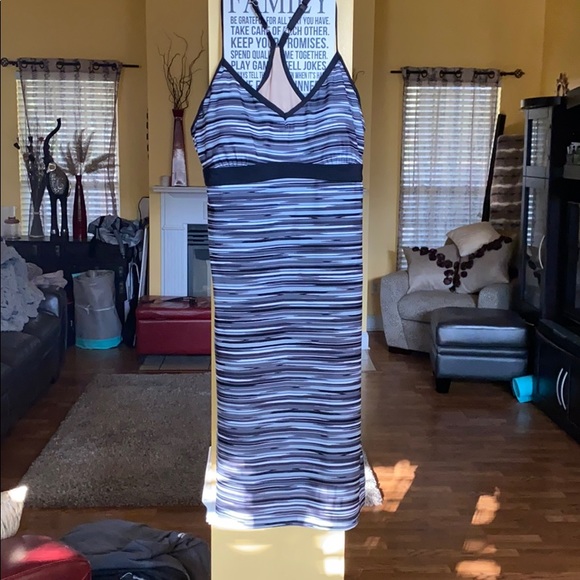 Athleta Dresses & Skirts - Athleta stretchy dress with built in bra-size M